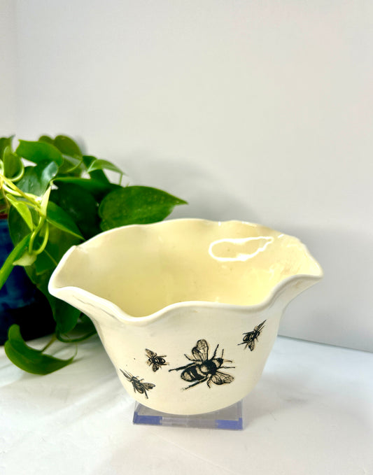 Honeybee Wavy Planter